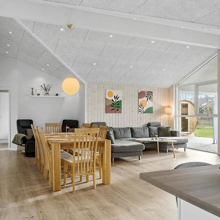 Beautiful Home In Tarm With Sauna Extérieur photo